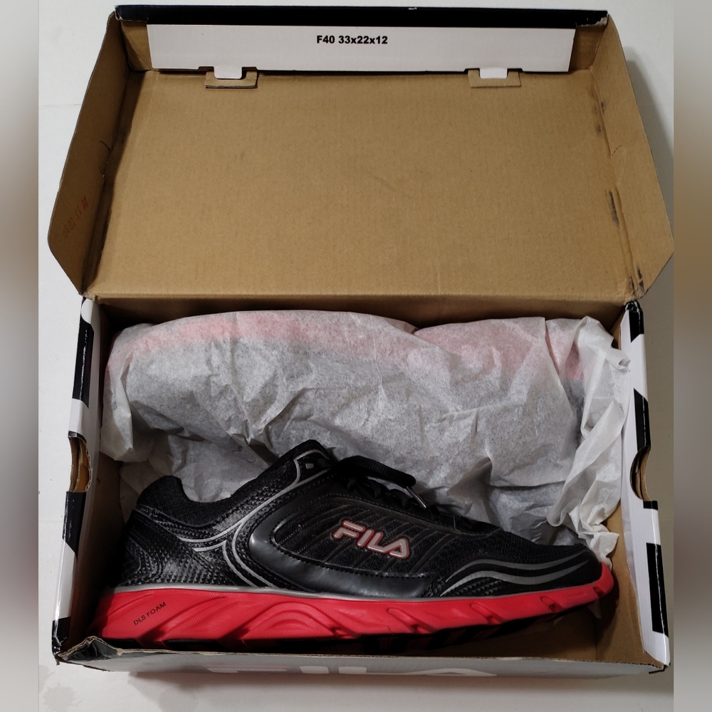 Fila Men's Memory Fresh 2 Black and Red 10 1/2 Sneakers - Picture 2 of 9